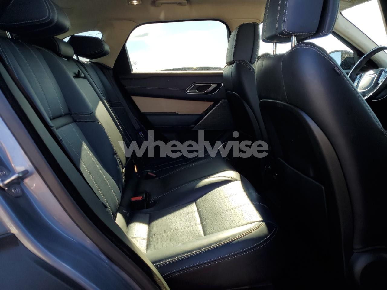 Photo 10 of 2018 LAND ROVER RANGE ROVER VELAR R-DYNAMIC SE N/A (VIN SALYL2RN9JA743796)