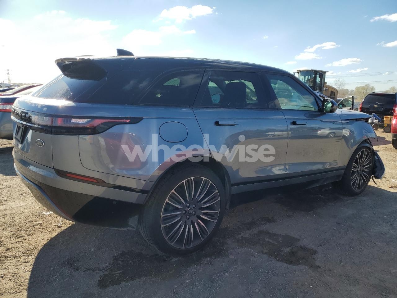 Photo 3 of 2018 LAND ROVER RANGE ROVER VELAR R-DYNAMIC SE N/A (VIN SALYL2RN9JA743796)