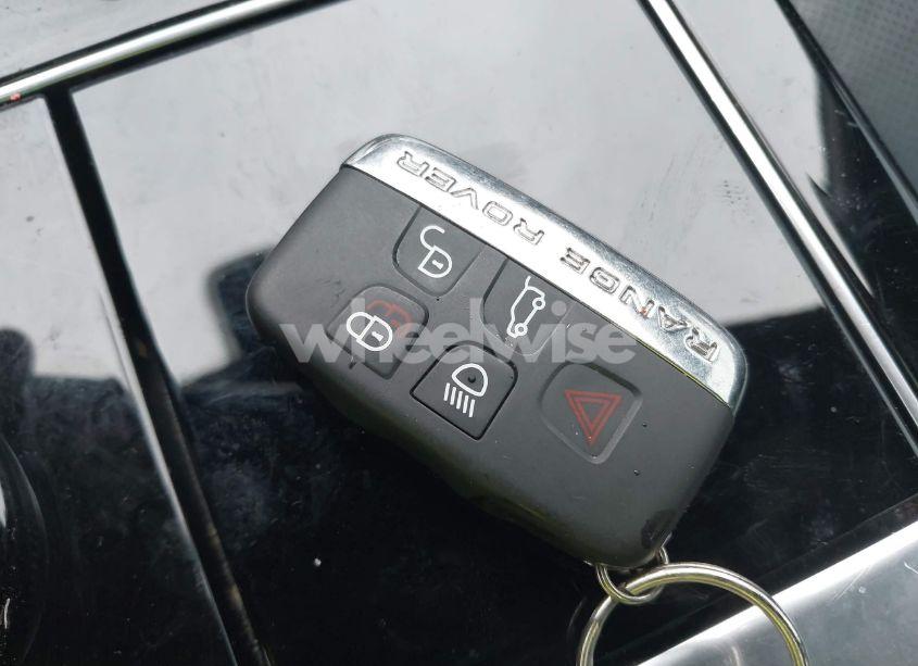 Photo 11 of 2018 Land Rover RANGE ROVER VELAR P250 SE R-DYNAMIC (VIN SALYL2RX8JA731642)