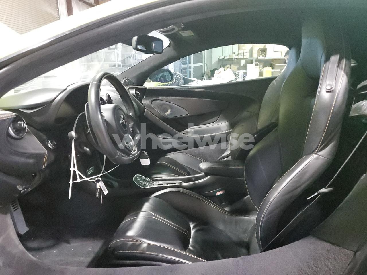 Photo 7 of 2016 MCLAREN AUTOMOTIVE 570S (VIN SBM13DAA7GW001090)