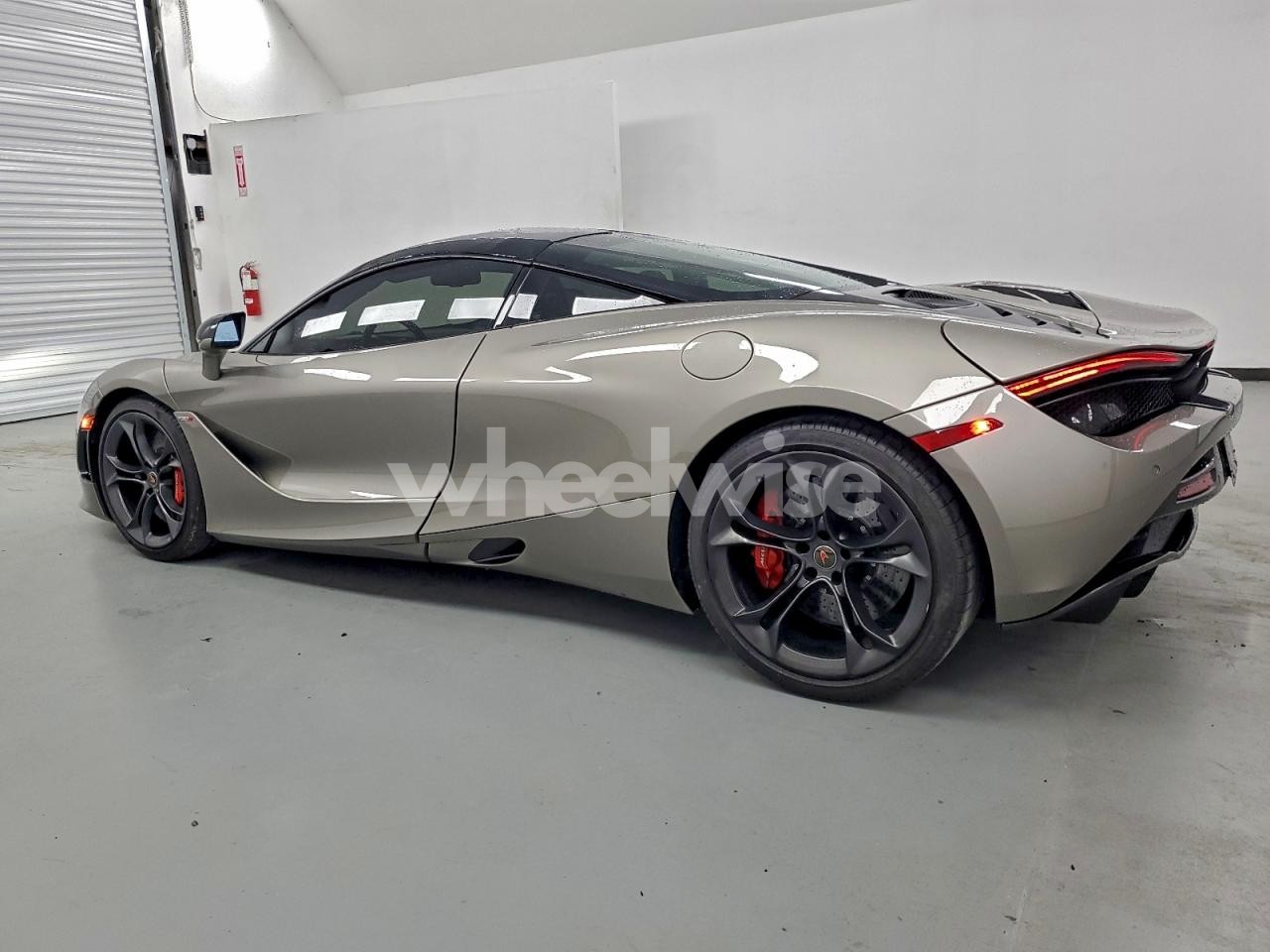 Photo 2 of 2018 MCLAREN AUTOMOTIVE 720S (VIN SBM14DCA3JW002108)
