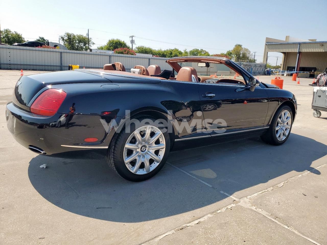 Photo 3 of 2009 BENTLEY CONTINENTAL GTC N/A (VIN SCBDR33W09C061694)