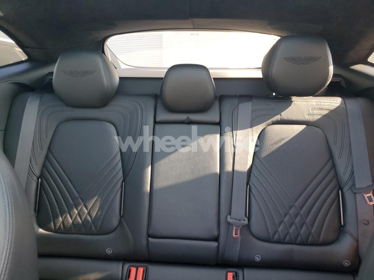 Photo 10 of 2021 ASTON MARTIN DBX (VIN SCFVUJAW7MTV00861)