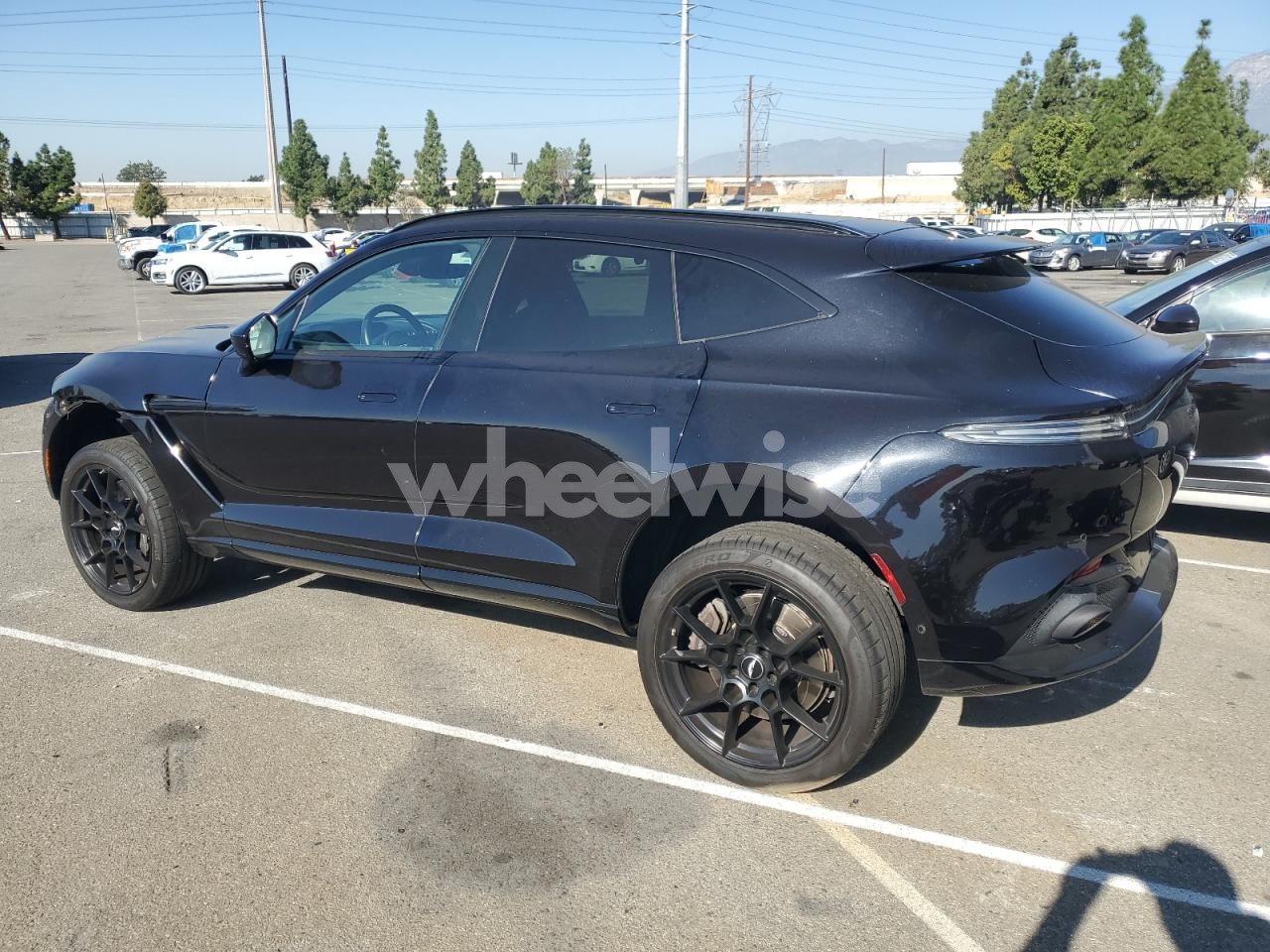 Photo 2 of 2021 ASTON MARTIN DBX (VIN SCFVUJAW7MTV00861)