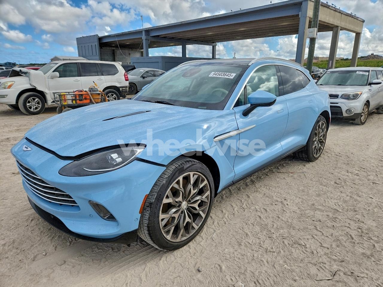 2021 ASTON MARTIN DBX (VIN SCFVUJAW7MTV03260) main photo