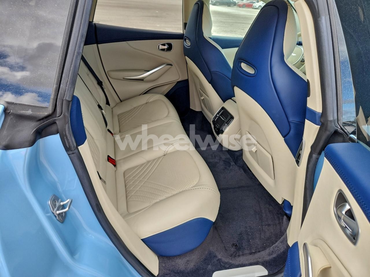 Photo 11 of 2021 ASTON MARTIN DBX (VIN SCFVUJAW7MTV03260)