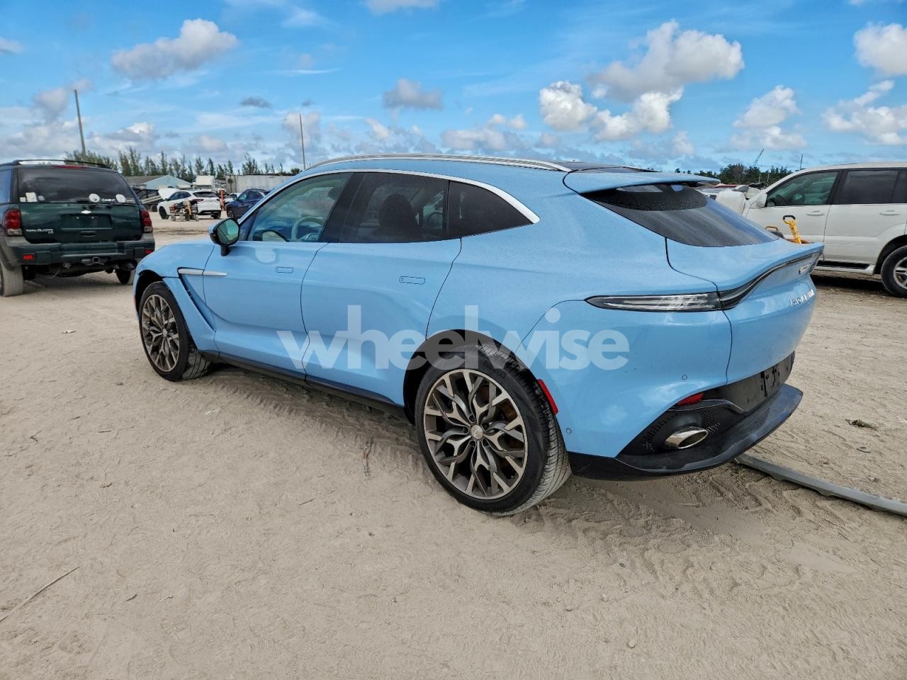 Photo 2 of 2021 ASTON MARTIN DBX (VIN SCFVUJAW7MTV03260)