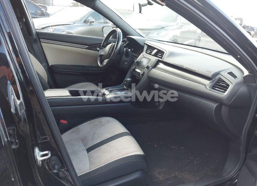 Photo 5 of 2018 Honda Civic SPORT (VIN SHHFK7H43JU201879)