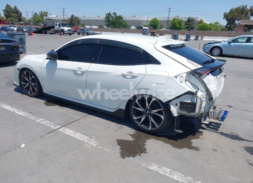 Photo 3 of 2018 Honda Civic SPORT (VIN SHHFK7H45JU406877)