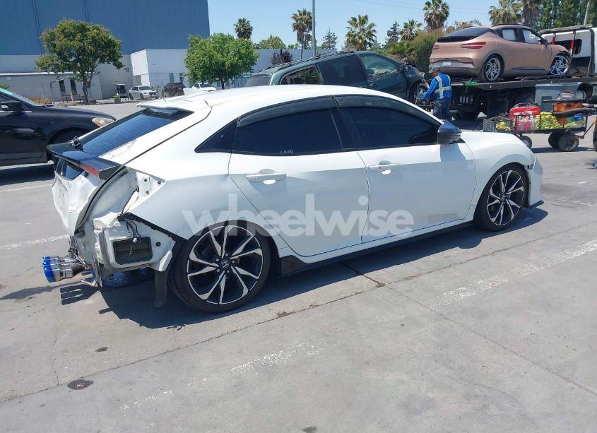 Photo 4 of 2018 Honda Civic SPORT (VIN SHHFK7H45JU406877)