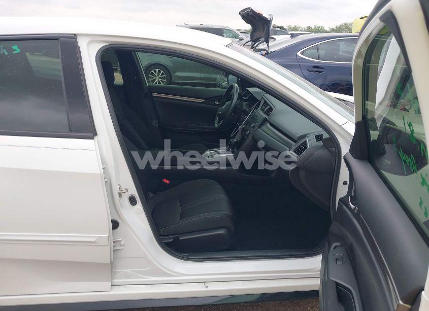 Photo 5 of 2018 Honda Civic SPORT (VIN SHHFK7H47JU213274)