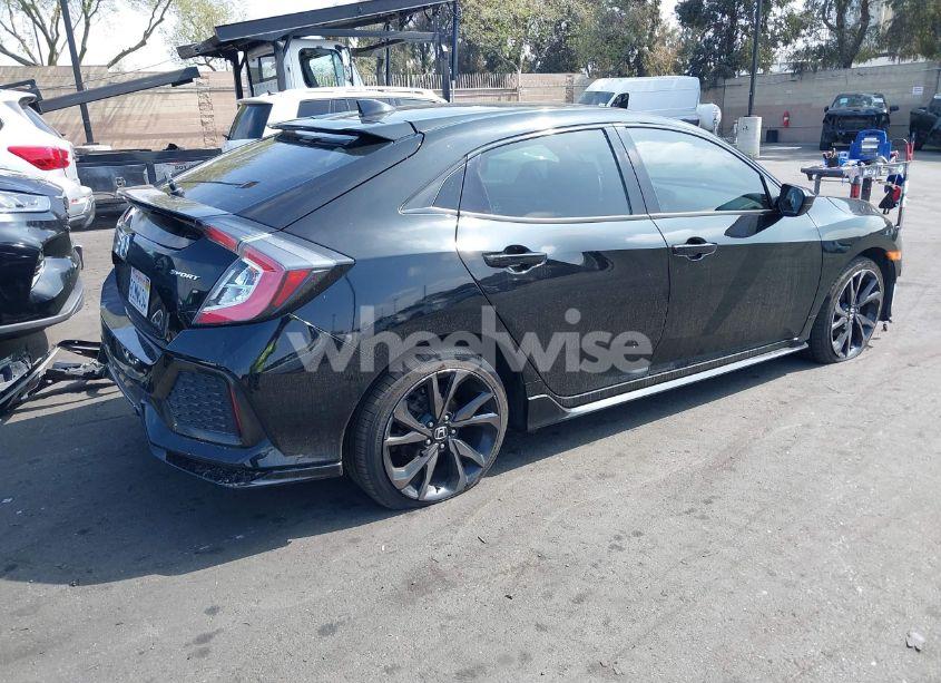 Photo 4 of 2018 Honda Civic SPORT (VIN SHHFK7H47JU411742)