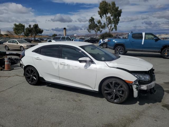 Photo 4 of 2018 HONDA CIVIC SPORT (VIN SHHFK7H47JU418562)