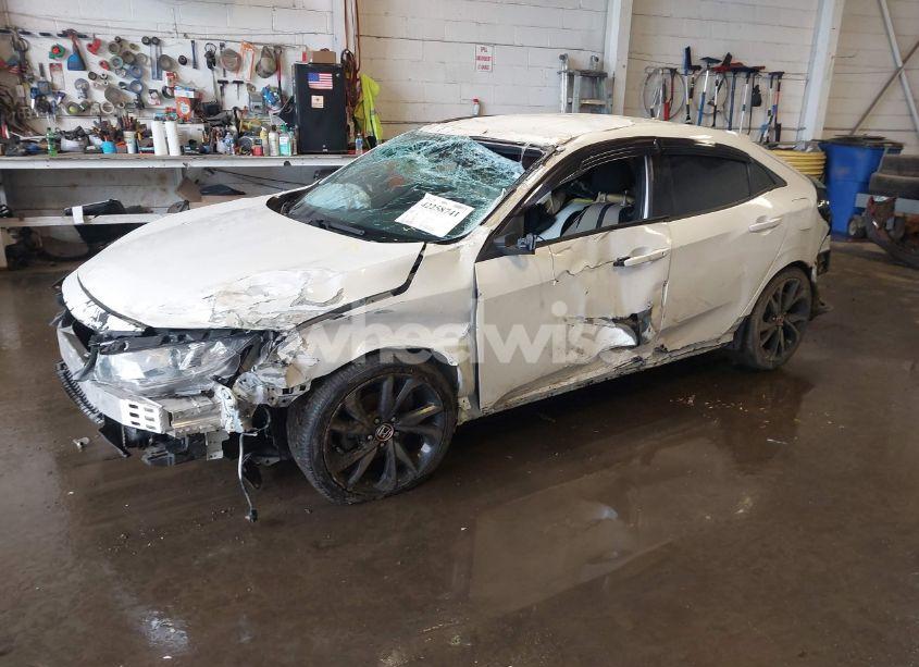 Photo 2 of 2018 Honda Civic SPORT (VIN SHHFK7H48JU416920)