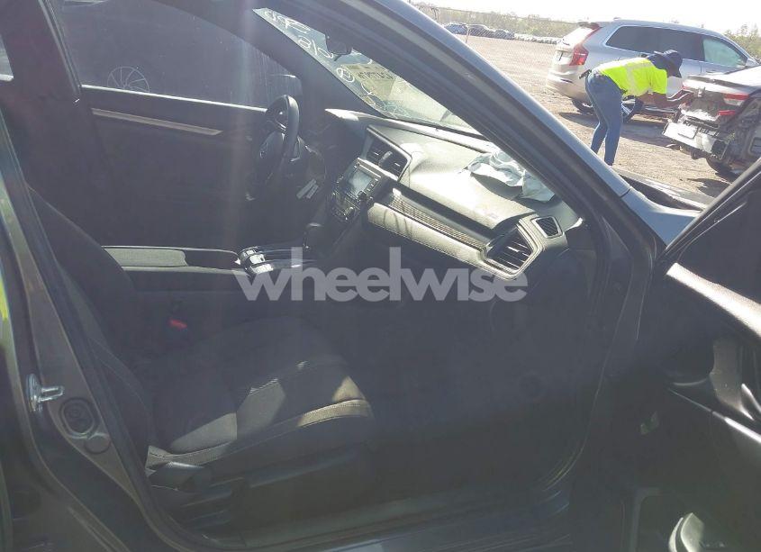 Photo 5 of 2018 Honda Civic SPORT (VIN SHHFK7H49JU207072)