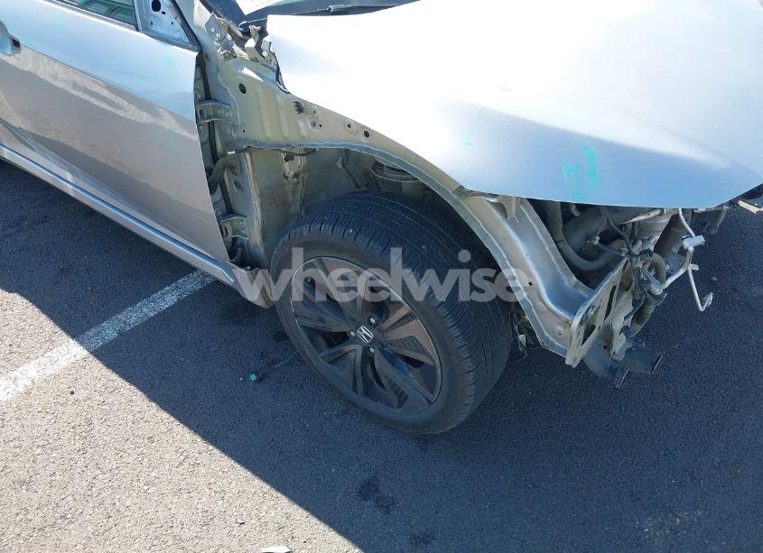 Photo 18 of 2018 Honda Civic EX (VIN SHHFK7H52JU424424)