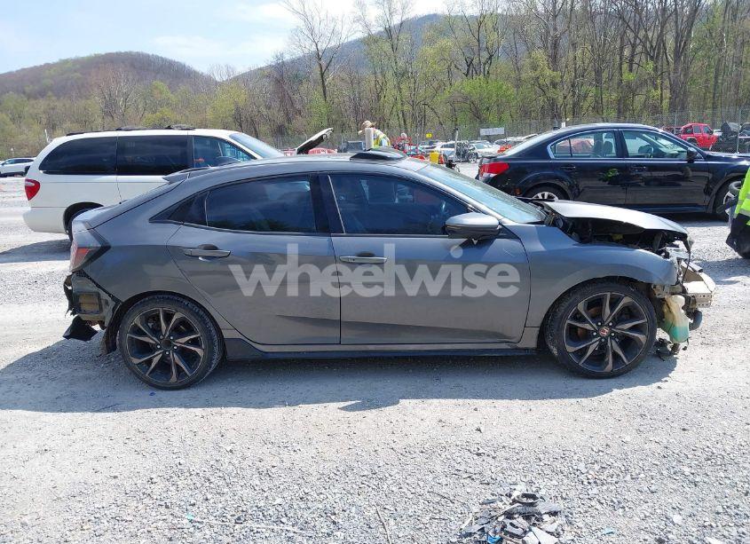 Photo 12 of 2018 Honda Civic SPORT TOURING (VIN SHHFK7H9XJU202202)
