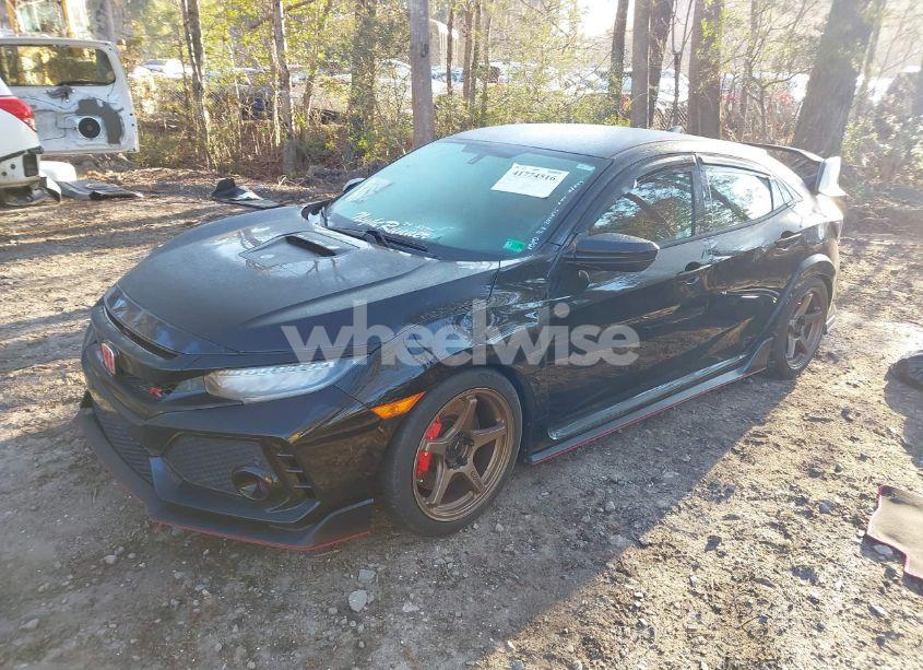 Photo 2 of 2018 Honda Civic TYPE R TOURING (VIN SHHFK8G77JU204513)