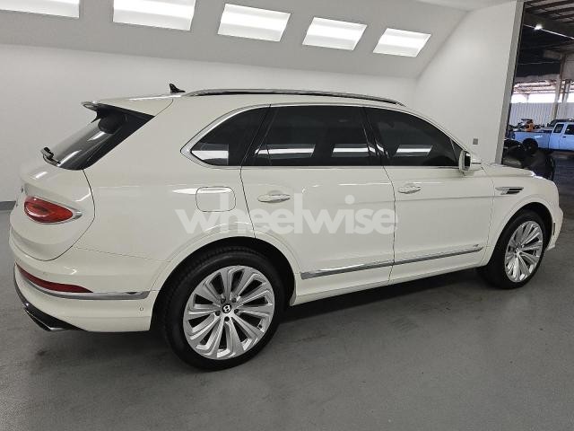 Photo 6 of 2021 BENTLEY BENTAYGA (VIN SJAAM2ZV7MC033604)