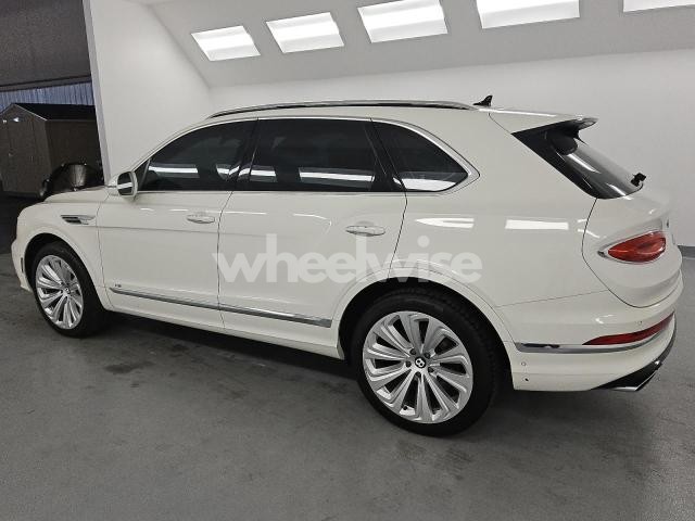 Photo 8 of 2021 BENTLEY BENTAYGA (VIN SJAAM2ZV7MC033604)