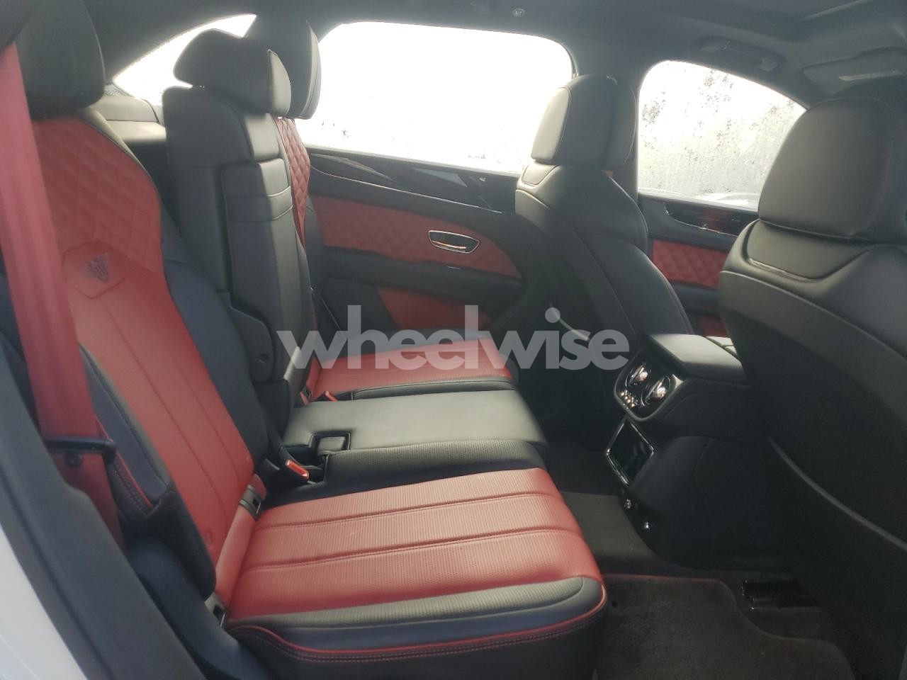 Photo 11 of 2021 BENTLEY BENTAYGA (VIN SJAAM2ZVXMC034004)
