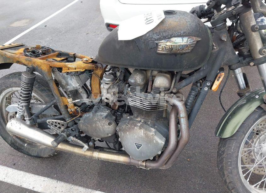 Photo 8 of 2015 Triumph Motorcycle THRUXTON (VIN SMT920K17FT658401)