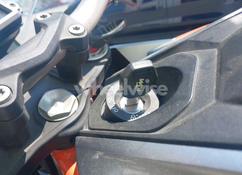 Photo 11 of 2017 Ktm 1290 SUPER DUKE GT (VIN VBKV69409HM953991)