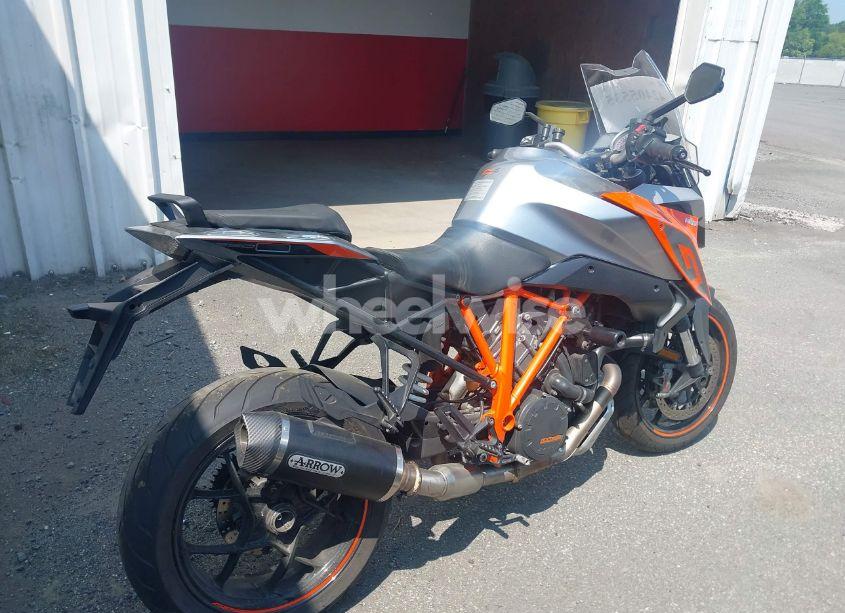 Photo 4 of 2017 Ktm 1290 SUPER DUKE GT (VIN VBKV69409HM953991)