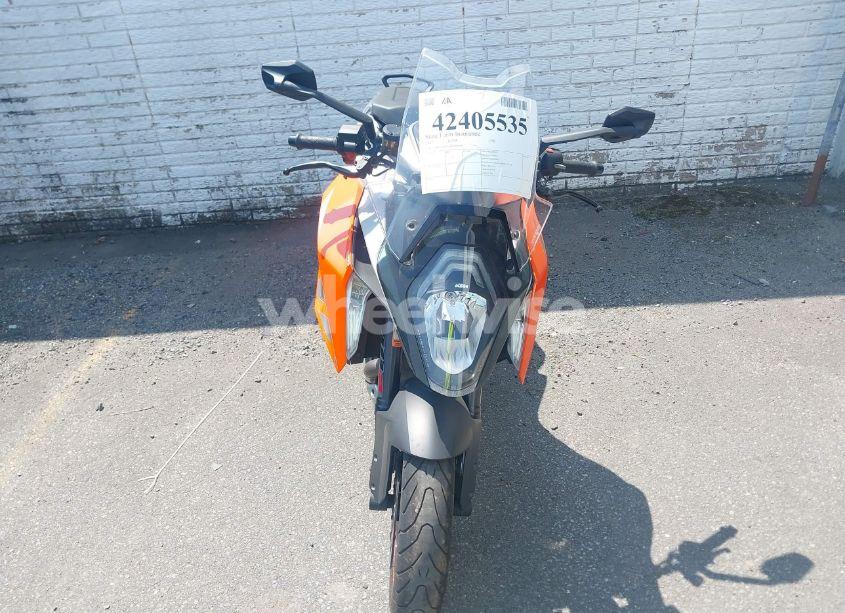 Photo 5 of 2017 Ktm 1290 SUPER DUKE GT (VIN VBKV69409HM953991)