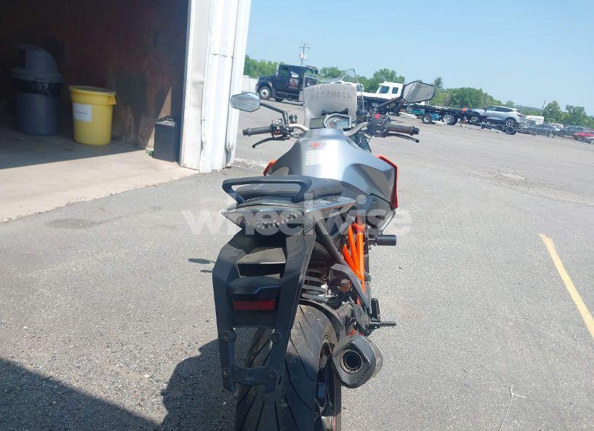 Photo 6 of 2017 Ktm 1290 SUPER DUKE GT (VIN VBKV69409HM953991)