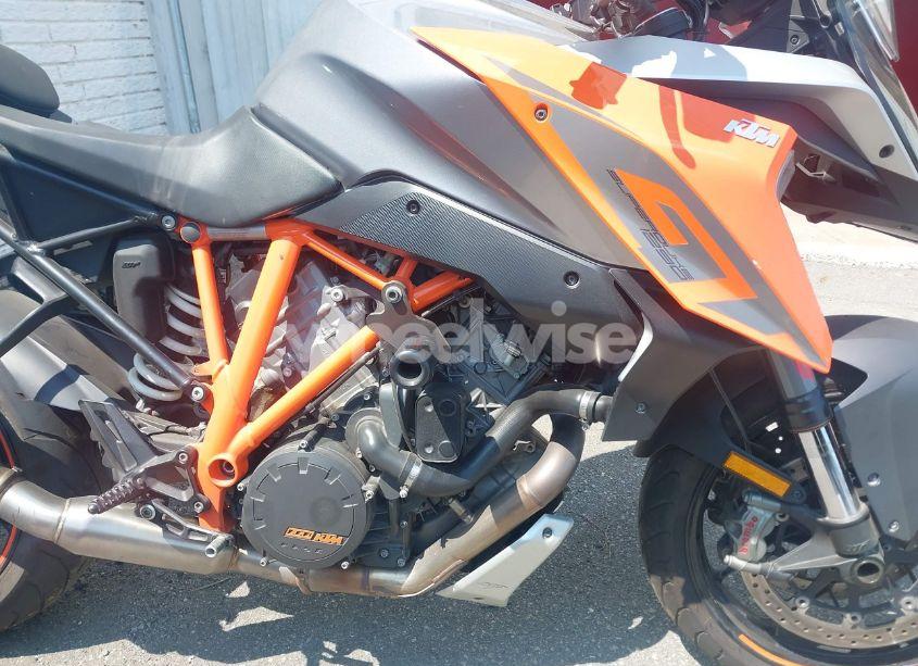 Photo 8 of 2017 Ktm 1290 SUPER DUKE GT (VIN VBKV69409HM953991)