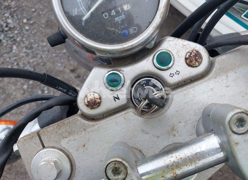 Photo 11 of 2002 Suzuki Gz250 (VIN VTTNJ48A222100726)