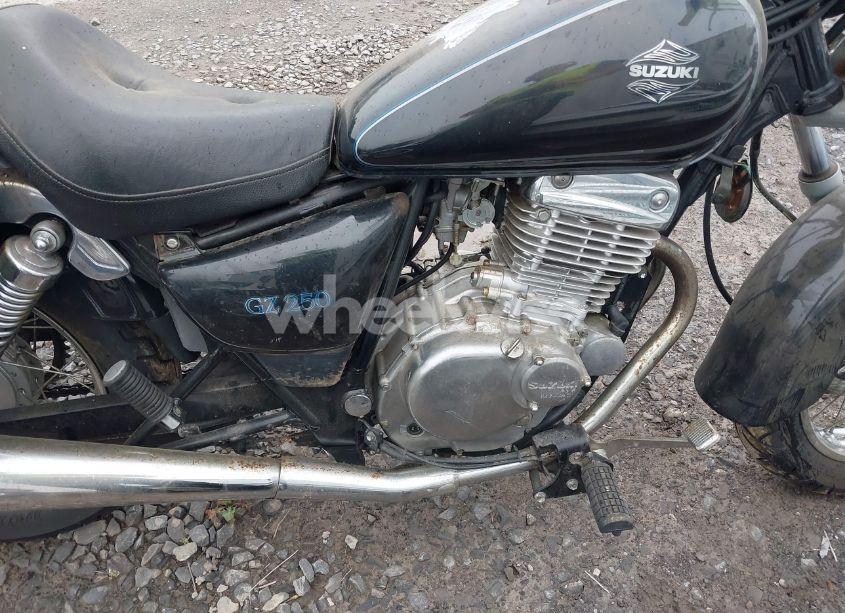 Photo 8 of 2002 Suzuki Gz250 (VIN VTTNJ48A222100726)