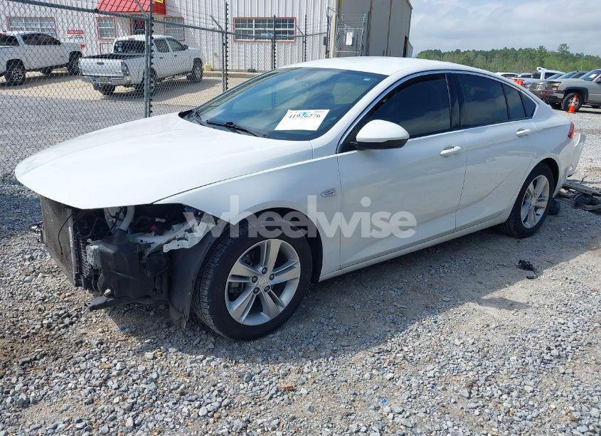 Photo 2 of 2018 Buick Regal SPORTBACK PREFERRED (VIN W04GL6SX2J1109620)