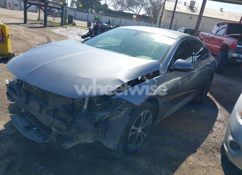 Photo 2 of 2020 Buick Regal SPORTBACK FWD ESSENCE (VIN W04GP6SX1L1013744)