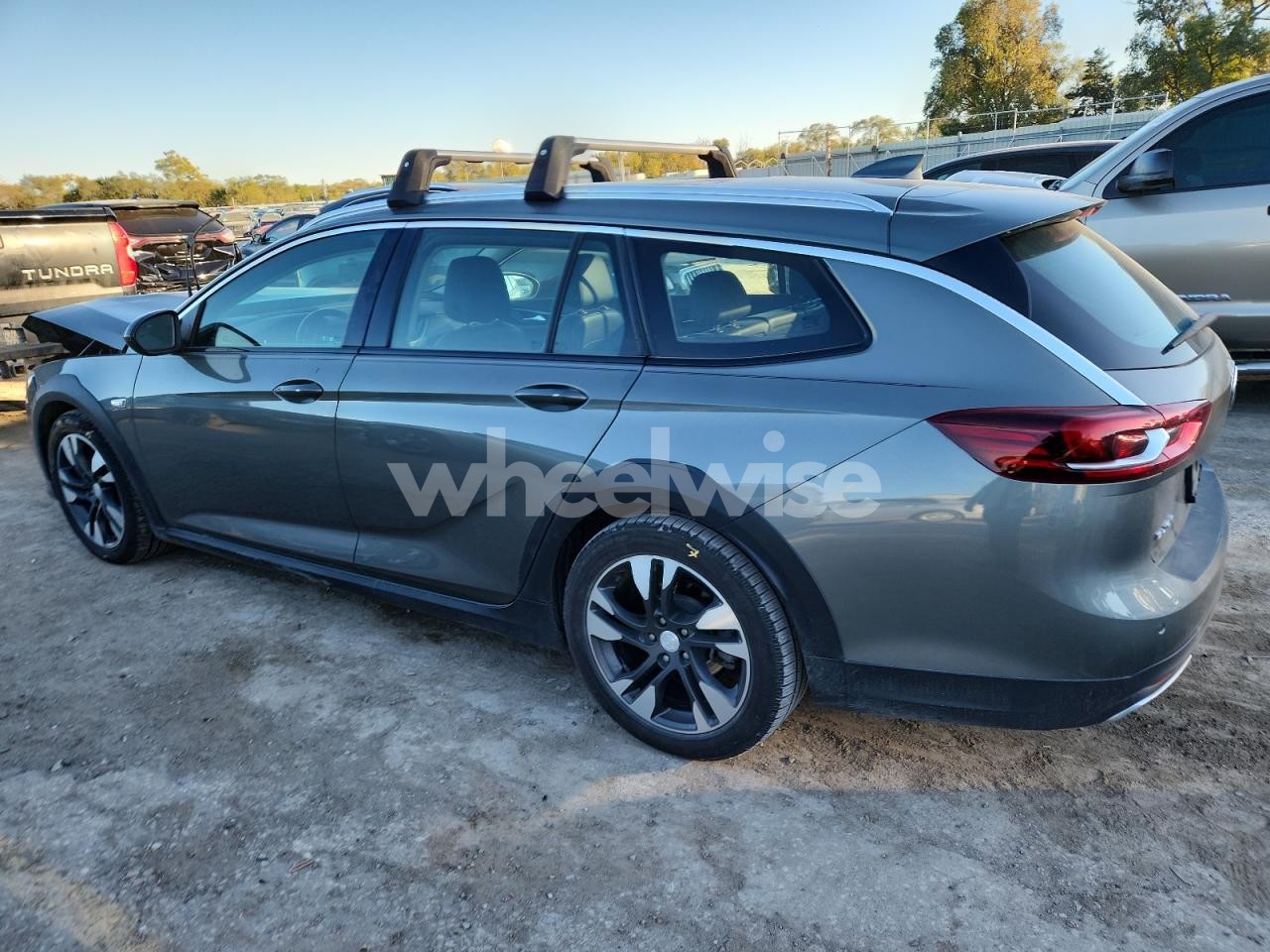 Photo 2 of 2018 BUICK REGAL TOURX ESSENCE (VIN W04GV8SX4J1152510)