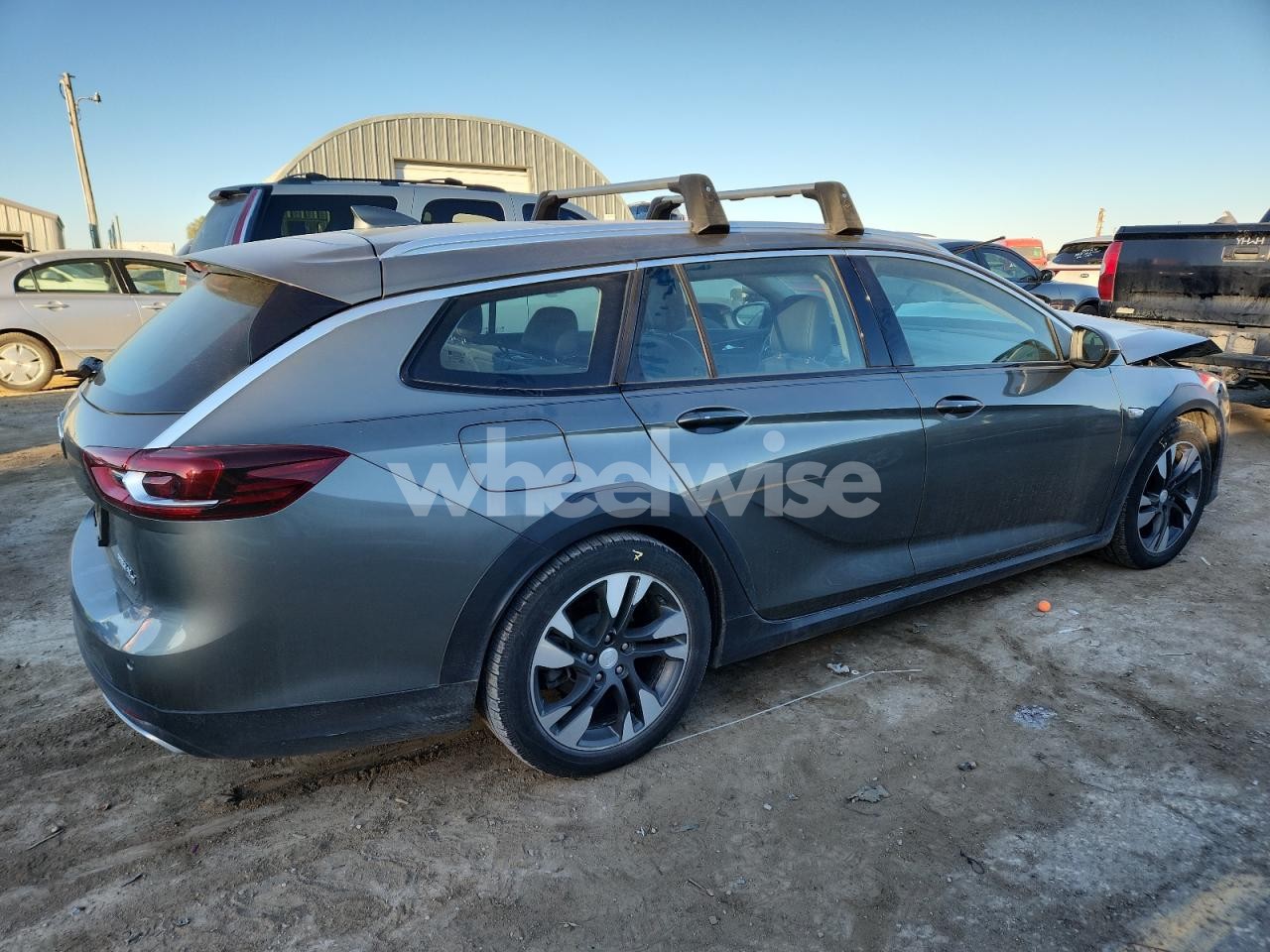 Photo 3 of 2018 BUICK REGAL TOURX ESSENCE (VIN W04GV8SX4J1152510)