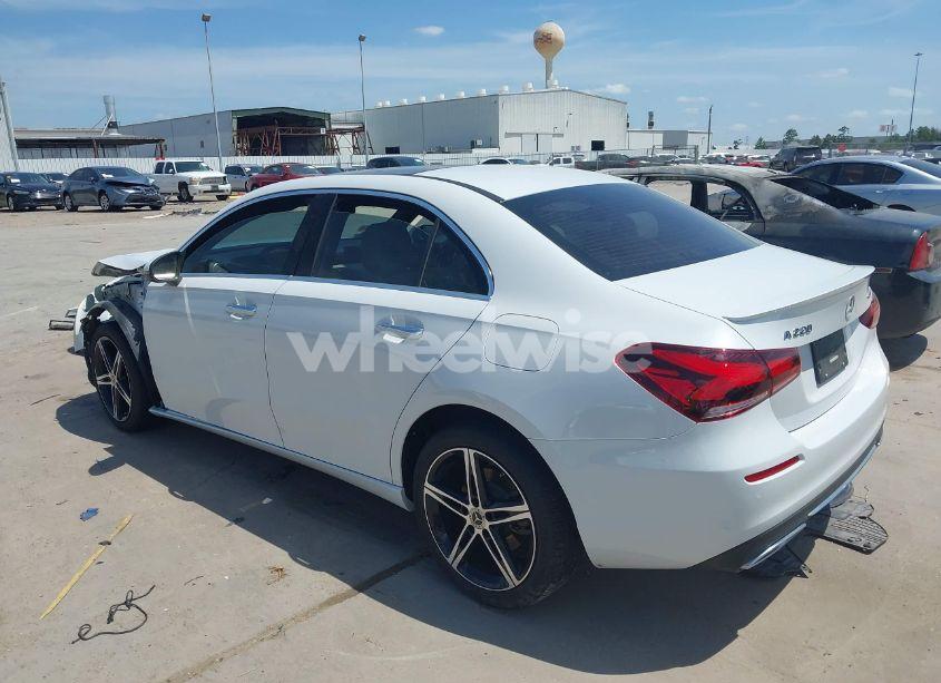 Photo 3 of 2022 Mercedes-benz A 220 4MATIC (VIN W1K3G4FB2NJ357146)
