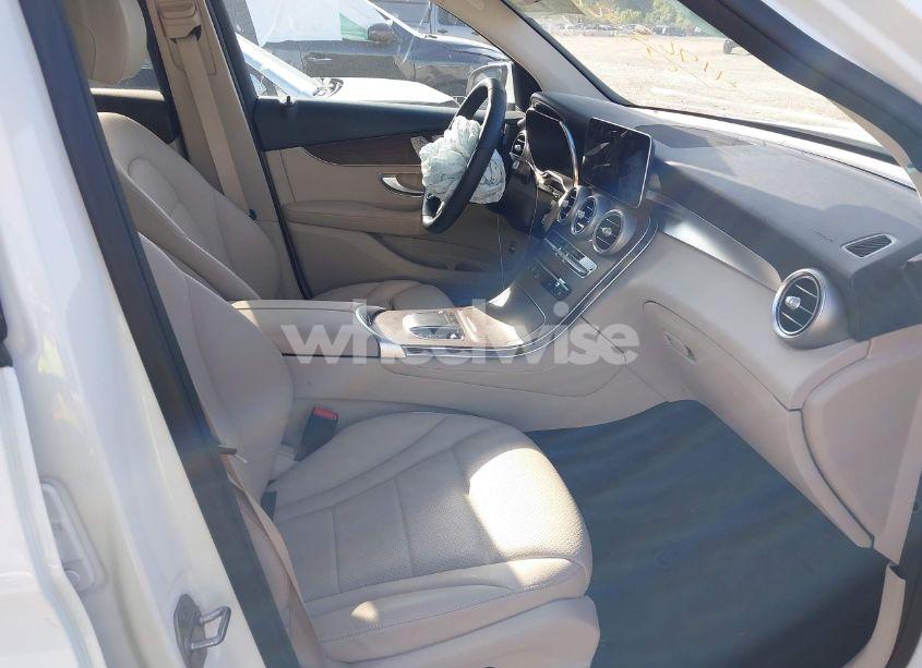 Photo 5 of 2020 Mercedes-benz Glc 300 4MATIC (VIN W1N0G8EB5LF815373)