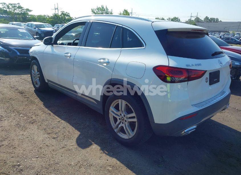 Photo 3 of 2021 Mercedes-benz Gla 250 4MATIC (VIN W1N4N4HB0MJ272945)