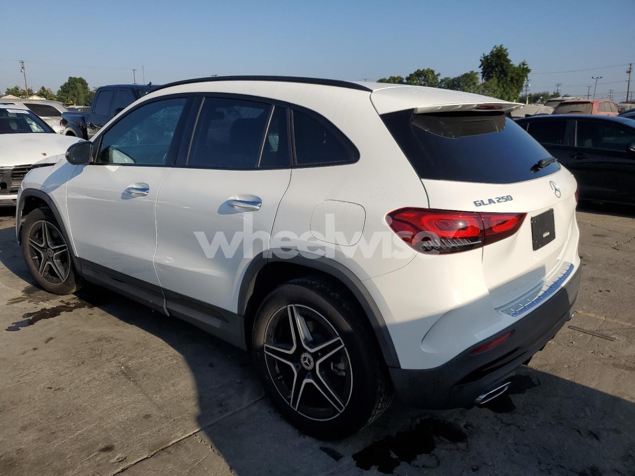 Photo 2 of 2022 MERCEDES-BENZ GLA 250 4MATIC (VIN W1N4N4HB9NJ392714)