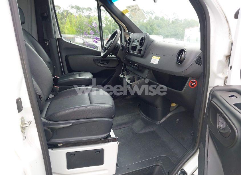 Photo 5 of 2020 Mercedes-benz Sprinter 2500 STANDARD ROOF I4 (VIN W1W40BHY0LT025205)