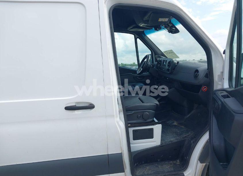 Photo 5 of 2021 Mercedes-benz Sprinter 2500 HIGH ROOF I4 DIESEL (VIN W1W4DCHY9MT048400)