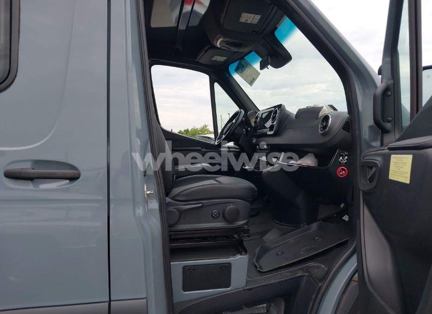 Photo 5 of 2023 Mercedes-benz Sprinter 2500 STANDARD ROOF V6 (VIN W1W4EBVY7MP424550)