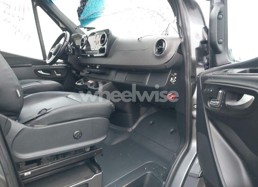 Photo 5 of 2023 Mercedes-benz Sprinter 2500 STANDARD ROOF 4-CYL DIESEL HO (VIN W1W4NBVY5PT121889)