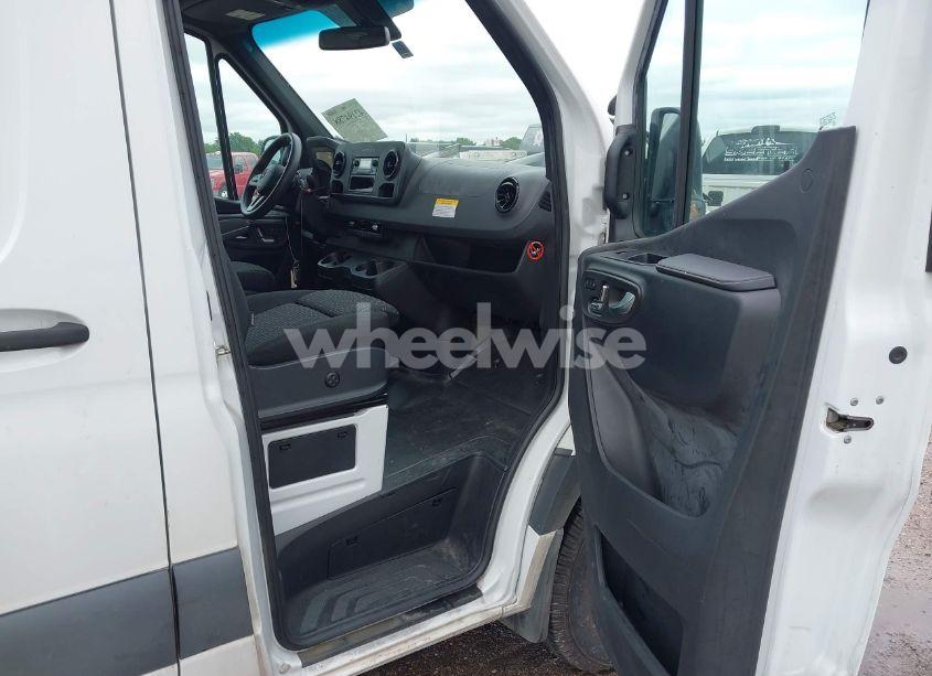 Photo 5 of 2021 Mercedes-benz Sprinter 2500 STANDARD ROOF I4 (VIN W1Y40BHY4MT064355)