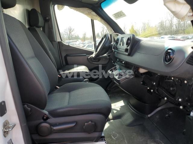Photo 4 of 2022 MERCEDES-BENZ SPRINTER 2500 (VIN W1Y4EBHY2NT092478)