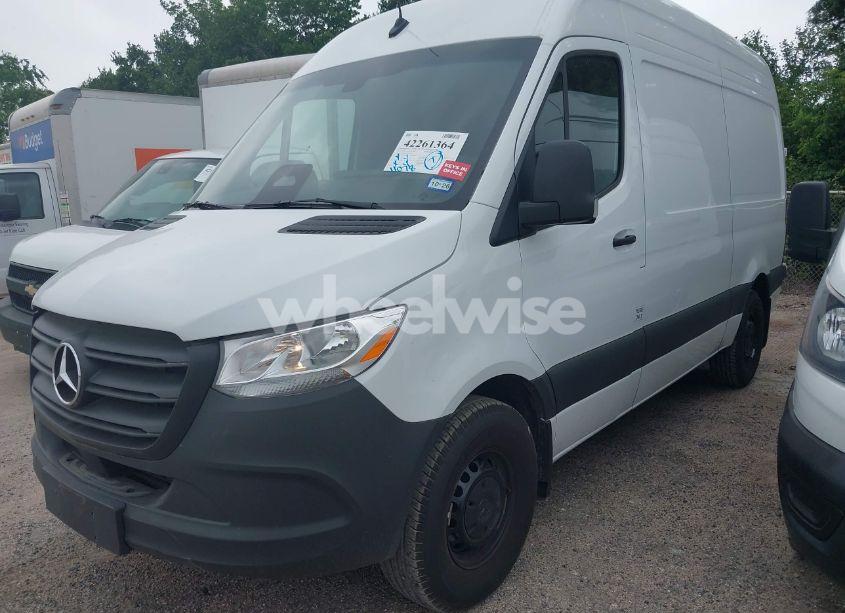 Photo 2 of 2025 Mercedes-benz Sprinter 2500 STANDARD ROOF 4-CYL DIESEL (VIN W1Y4KBHY7SP761633)