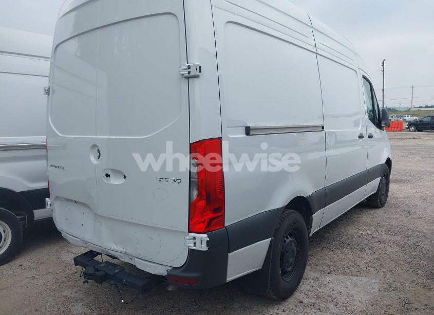 Photo 4 of 2025 Mercedes-benz Sprinter 2500 STANDARD ROOF 4-CYL DIESEL (VIN W1Y4KBHY7SP761633)