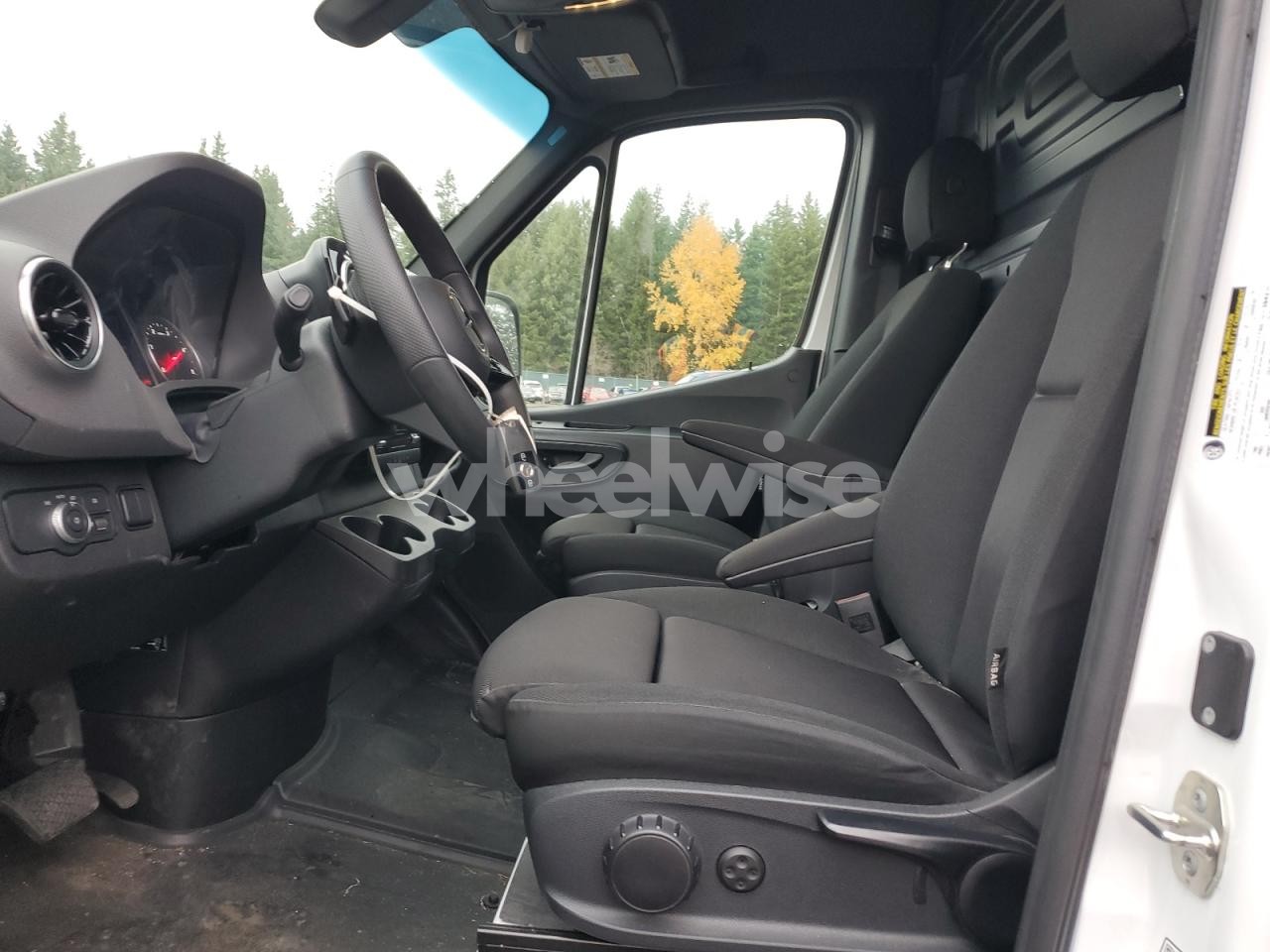 Photo 7 of 2025 MERCEDES BENZ SPRINTER 2500 DELIVERY VAN (VIN W1Y4KBHY8ST195621)